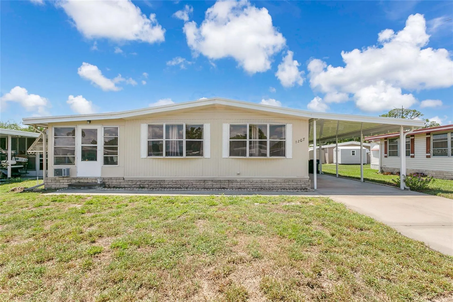 1207 Apache Circle Tavares FL 32778