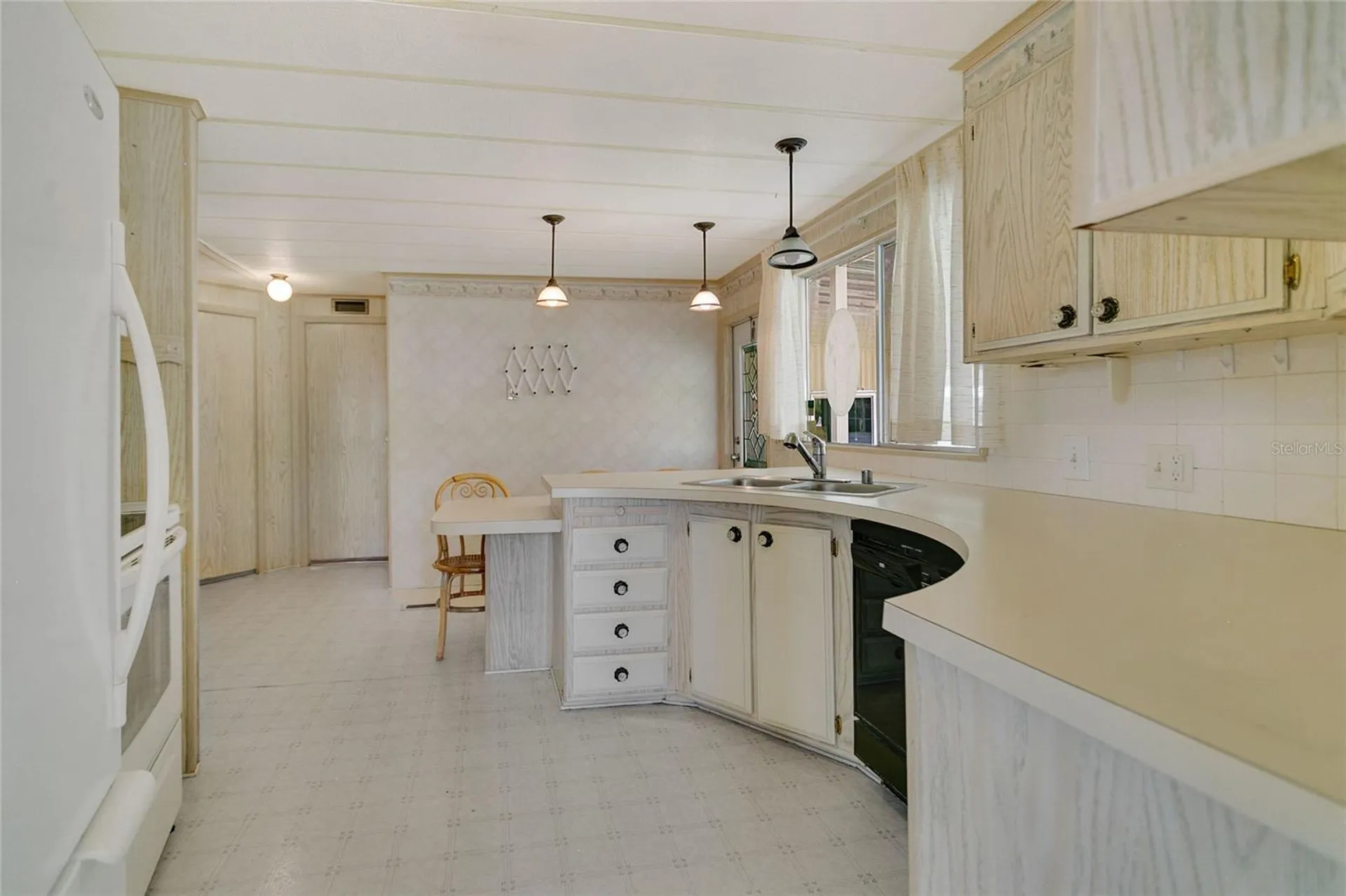 1207 Apache Circle Tavares FL 32778