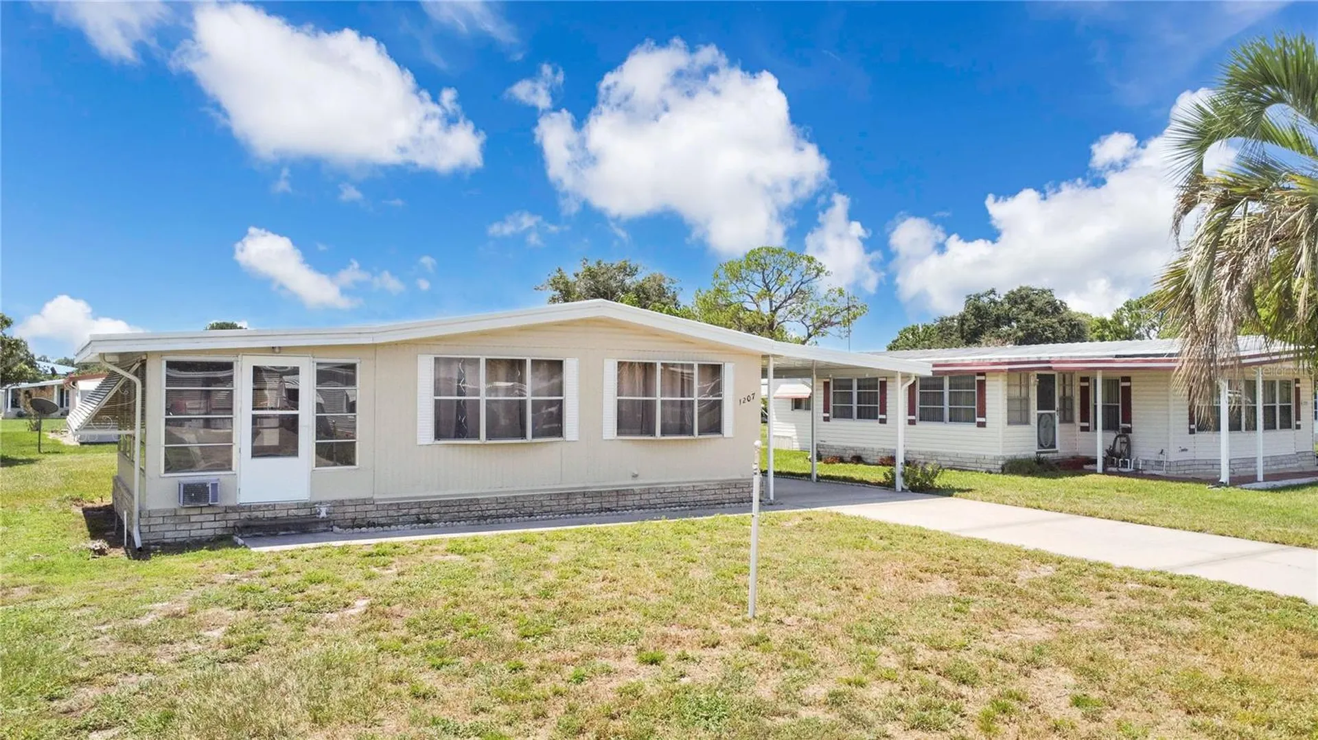 1207 Apache Circle Tavares FL 32778