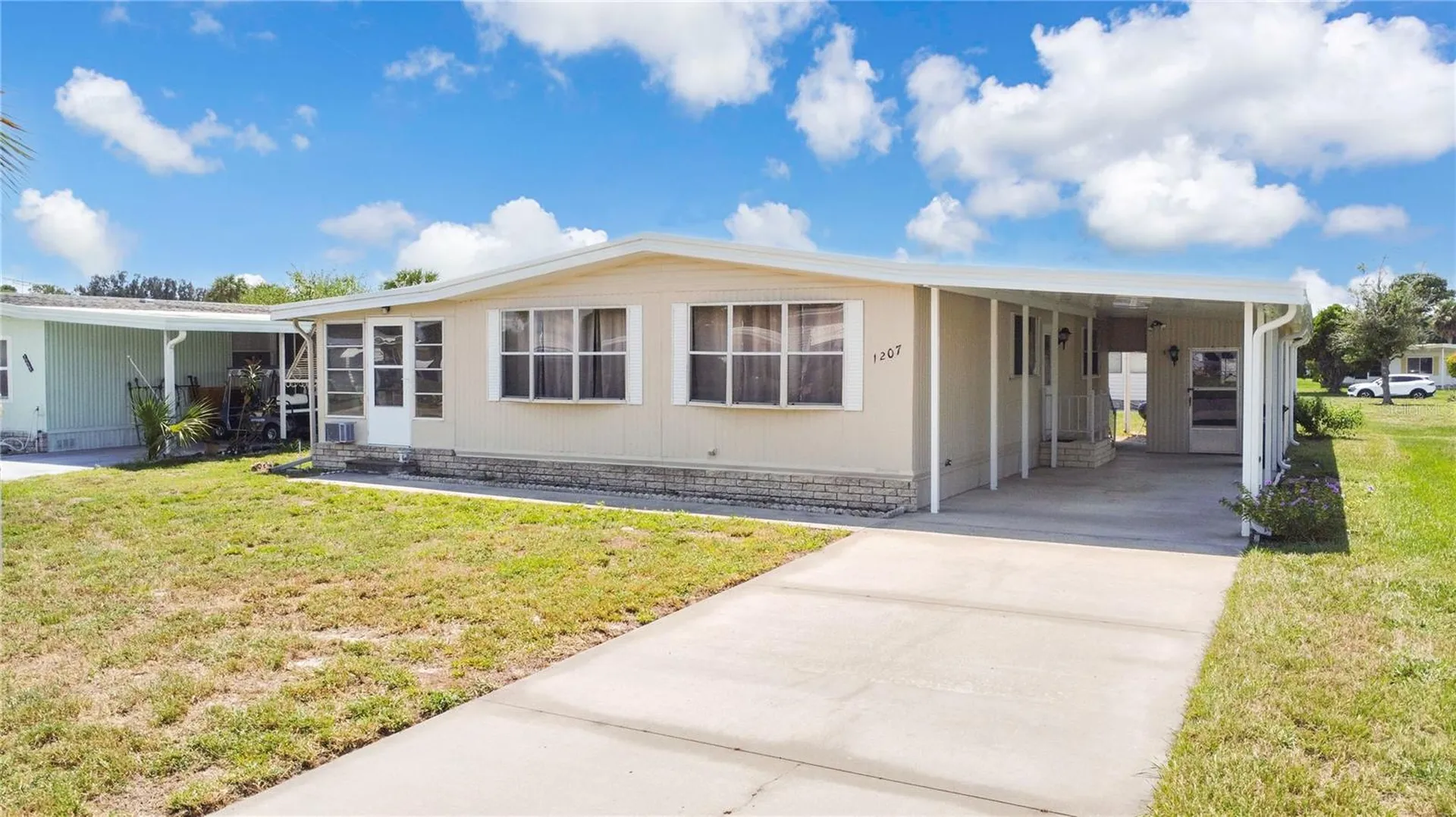 1207 Apache Circle Tavares FL 32778