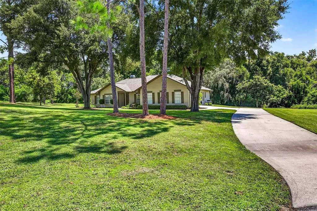 11240 Grandview Drive Dade City FL 33525
