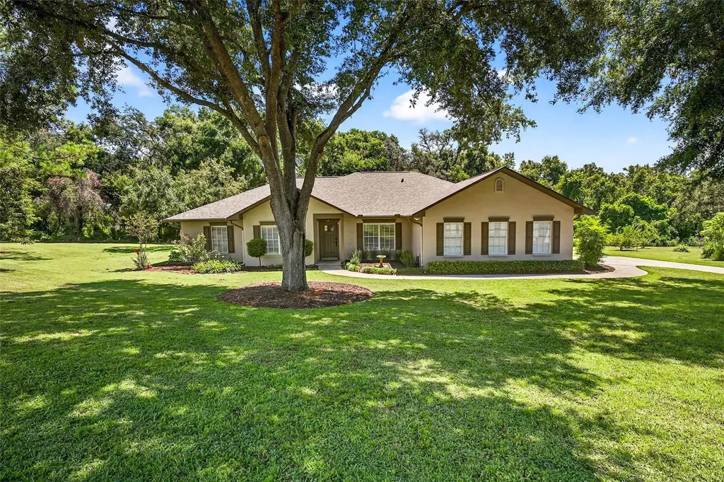 11240 Grandview Drive Dade City FL 33525