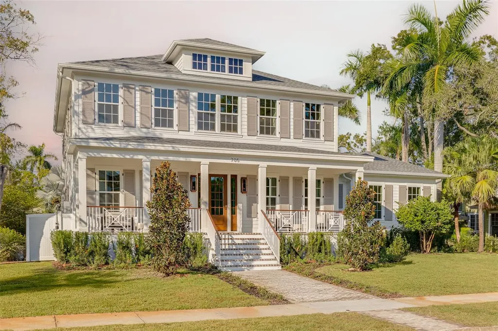 705 17th Avenue NE St Petersburg FL 33704