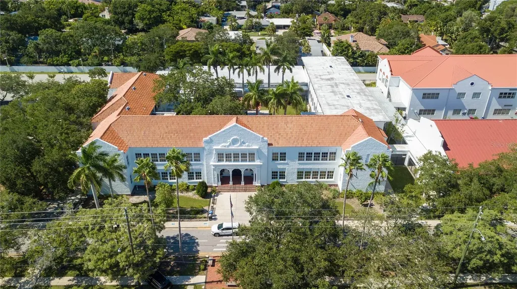 3500 Flores Avenue Sarasota FL 34239