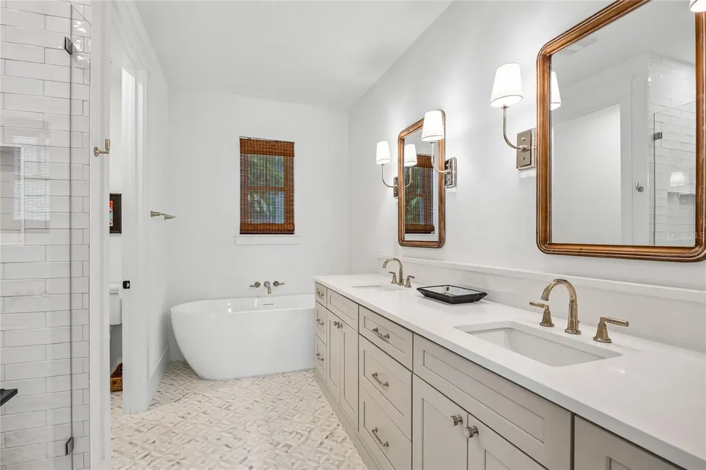 3037 10th Street N St Petersburg FL 33704
