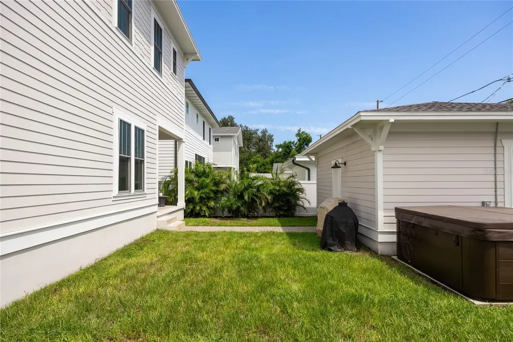 3037 10th Street N St Petersburg FL 33704