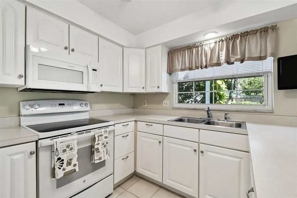 1045 44th Avenue NE St Petersburg FL 33703