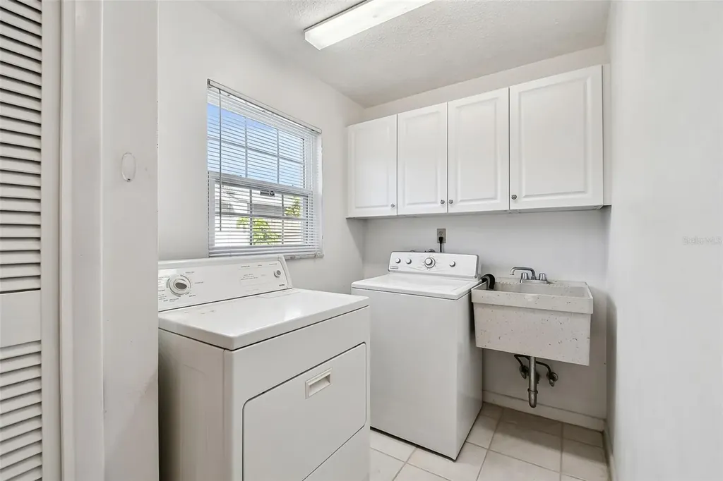 1045 44th Avenue NE St Petersburg FL 33703