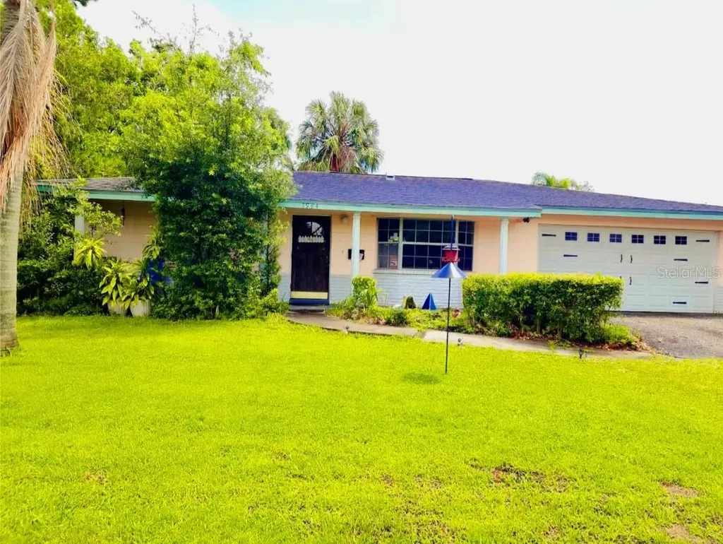 1984 64th Avenue N St Petersburg FL 33702