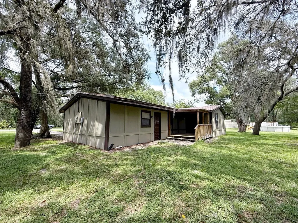 33248 Ridge Manor Boulevard Dade City FL 33523