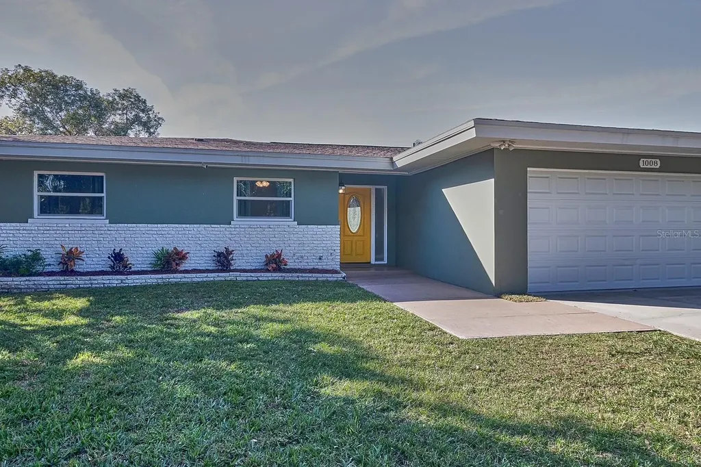 1008 Oakview Avenue Clearwater FL 33756