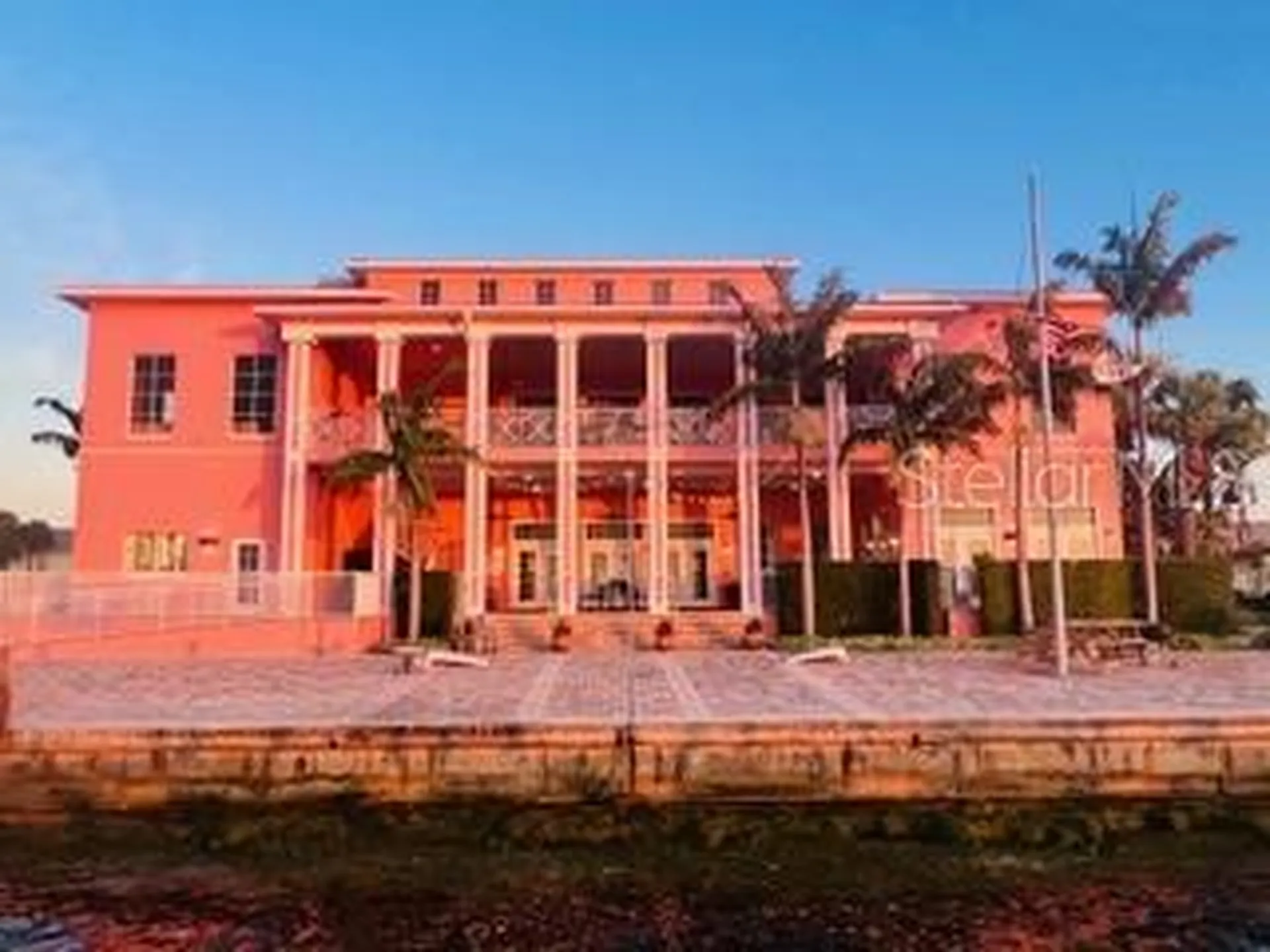 5020 Beach Drive SE St Petersburg FL 33705