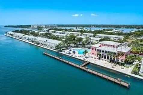 5020 Beach Drive SE St Petersburg FL 33705