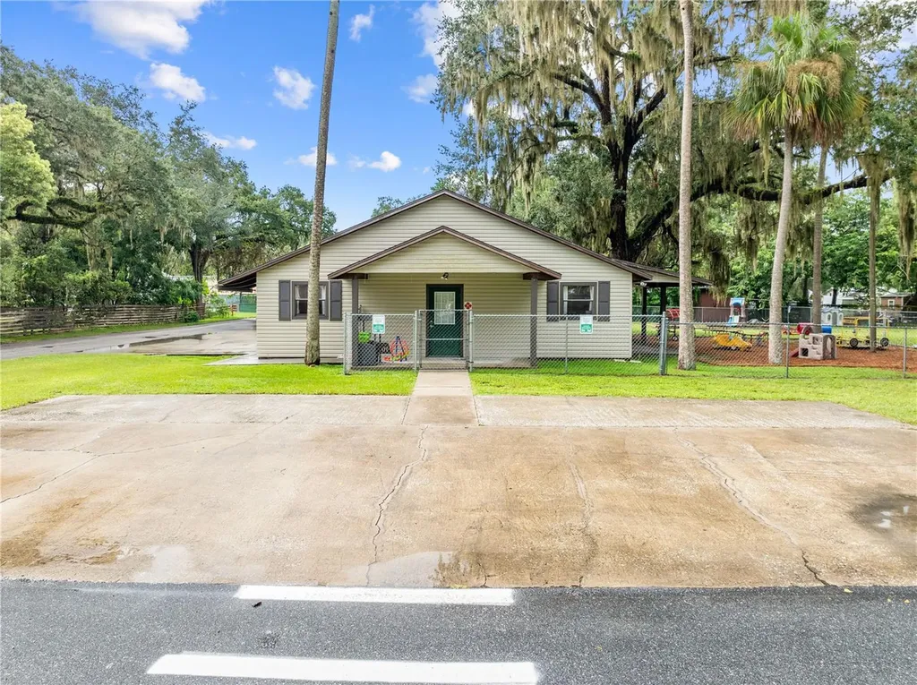 102 S Highland Street Bushnell FL 33513
