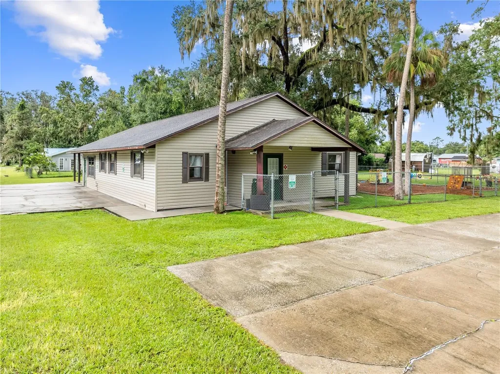 102 S Highland Street Bushnell FL 33513