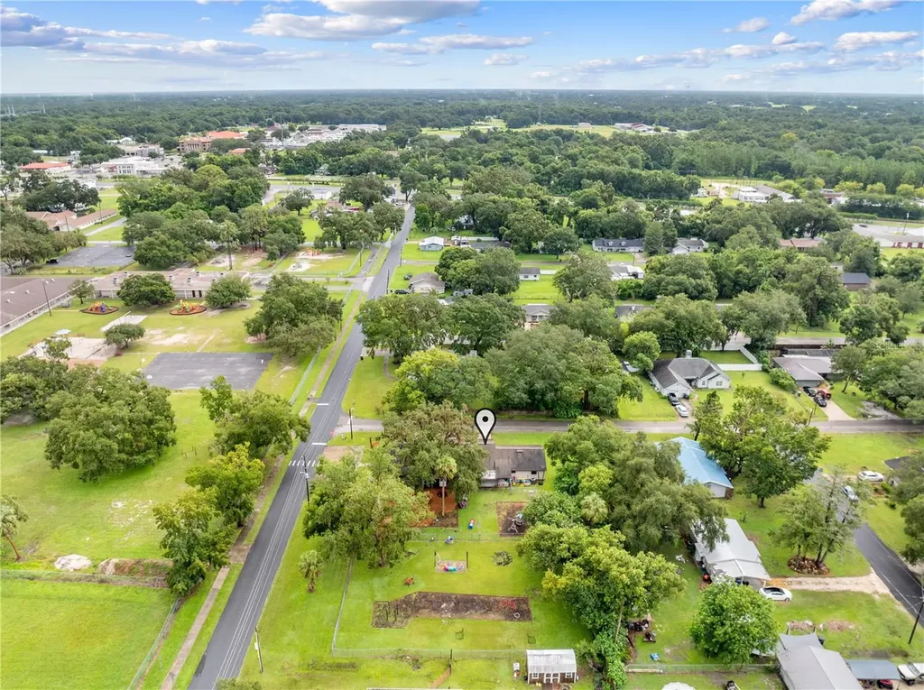 102 S Highland Street Bushnell FL 33513