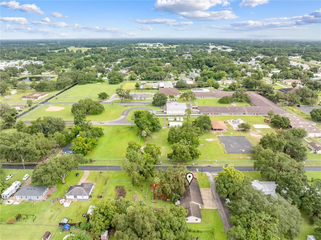 102 S Highland Street Bushnell FL 33513