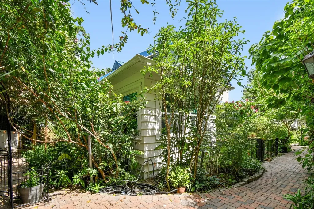3203 E Yukon Street Tampa FL 33604