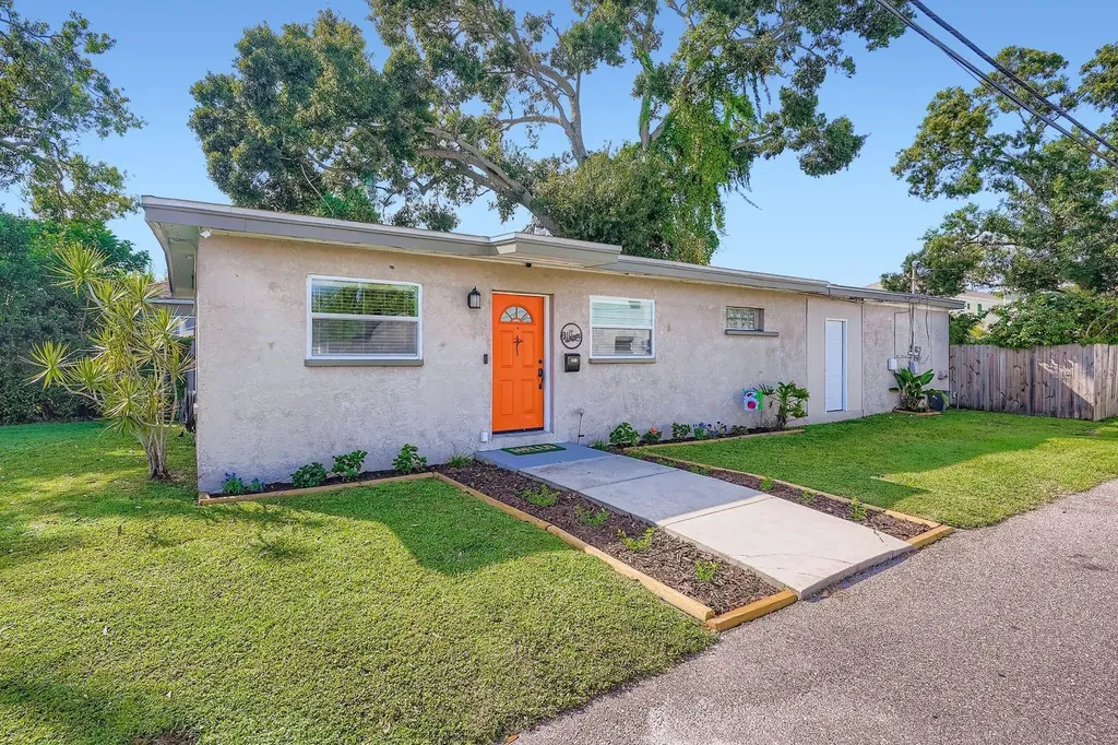2819 15th Avenue N St Petersburg FL 33713