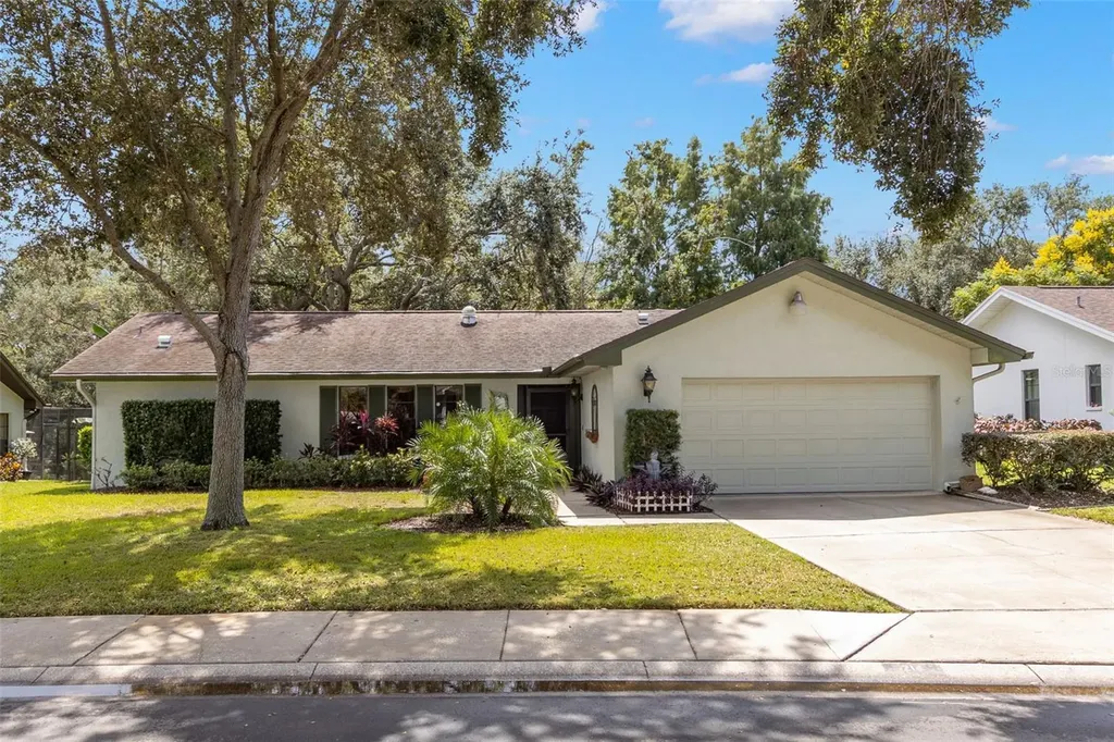 214 Woodland Court Safety Harbor FL 34695