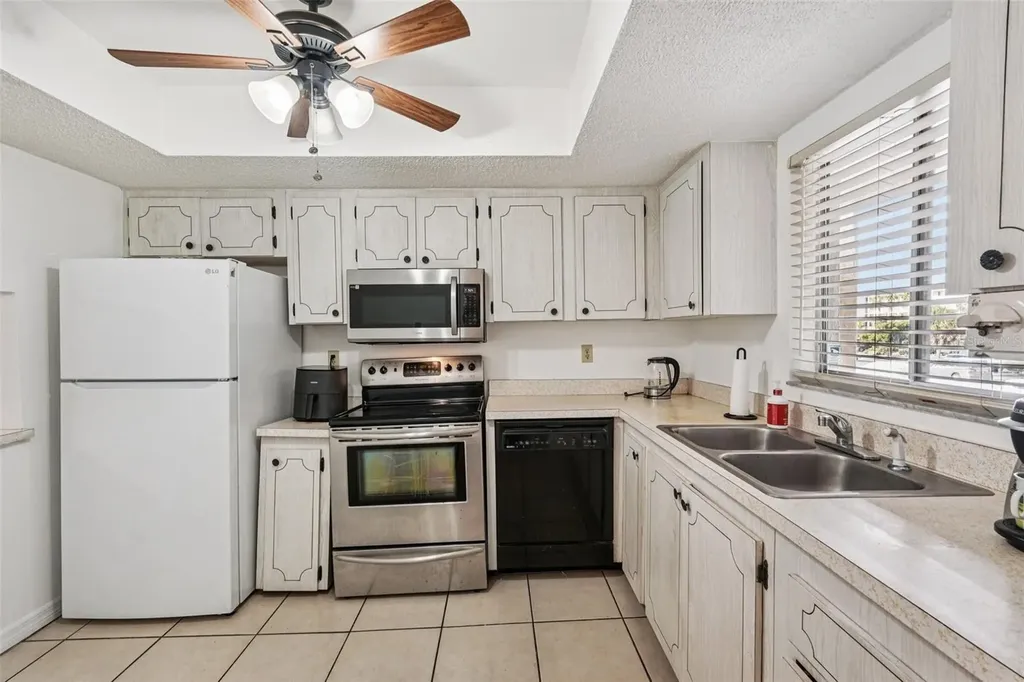3606 Lake Bayshore Drive Bradenton FL 34205