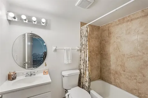 3606 Lake Bayshore Drive Bradenton FL 34205