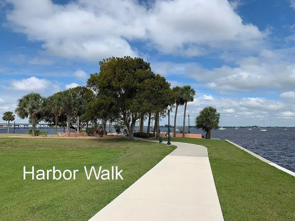 527 Palm Avenue Punta Gorda FL 33950