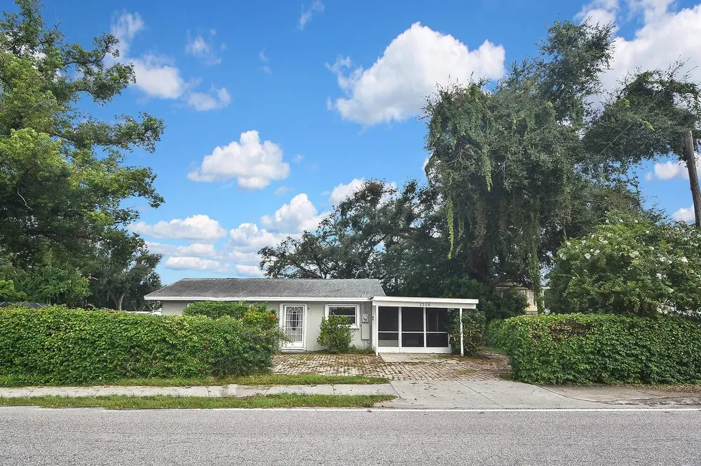 2306 9th Street E Bradenton FL 34208