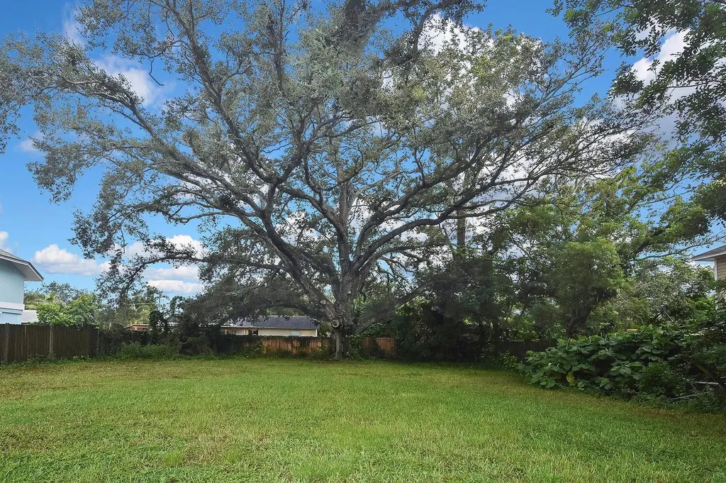 2306 9th Street E Bradenton FL 34208