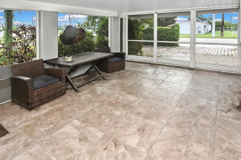 2306 9th Street E Bradenton FL 34208