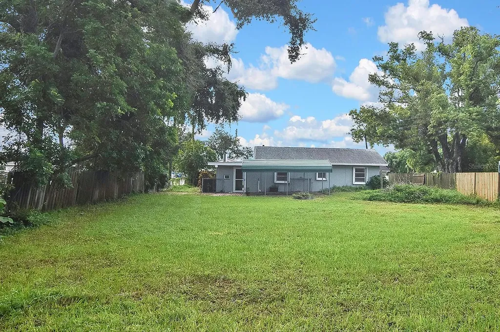 2306 9th Street E Bradenton FL 34208