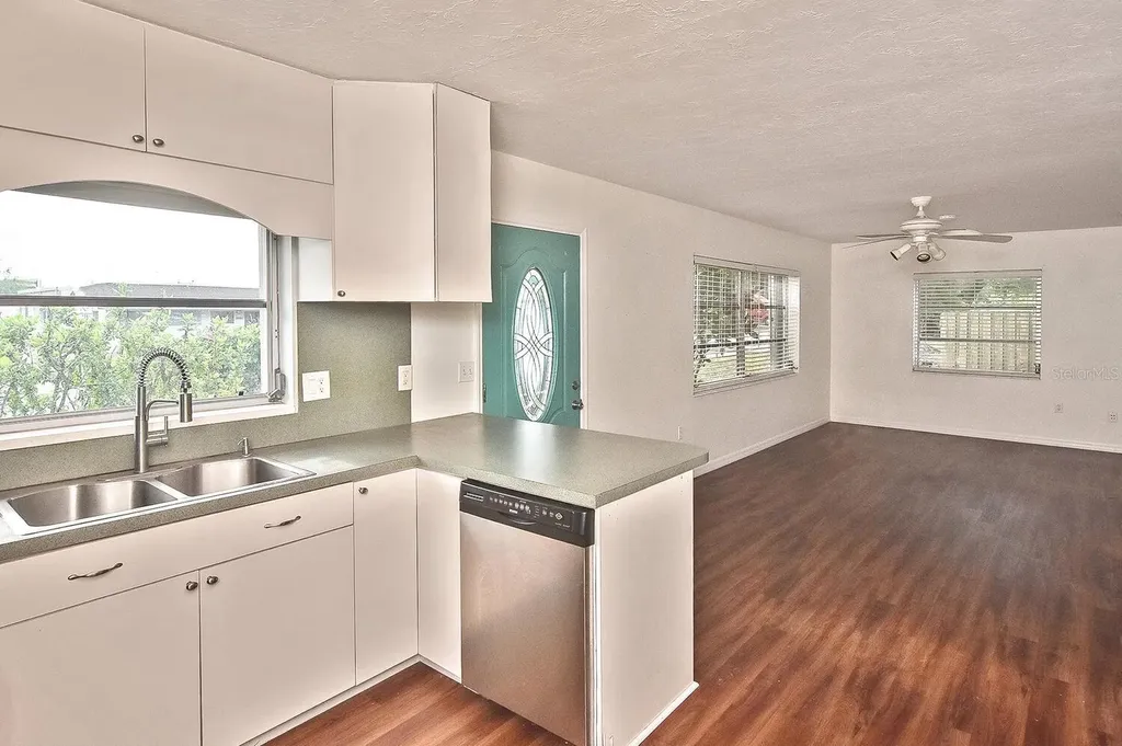 2306 9th Street E Bradenton FL 34208