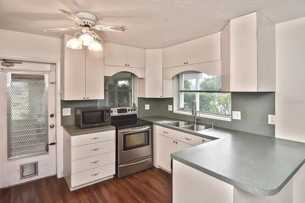 2306 9th Street E Bradenton FL 34208