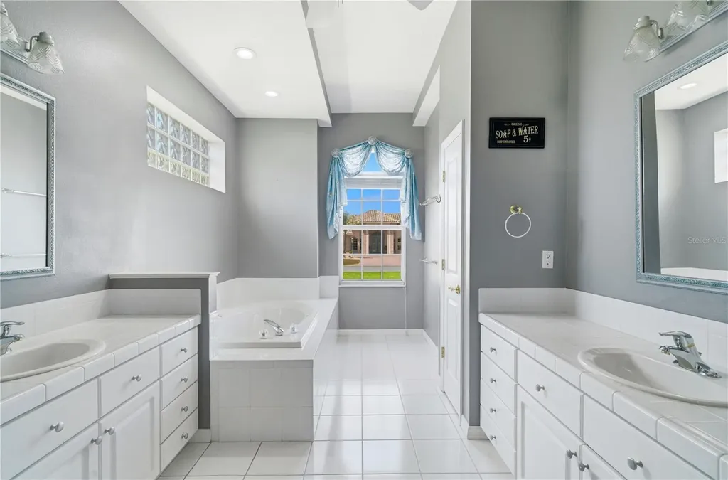 9272 Westshore Drive Weeki Wachee FL 34613