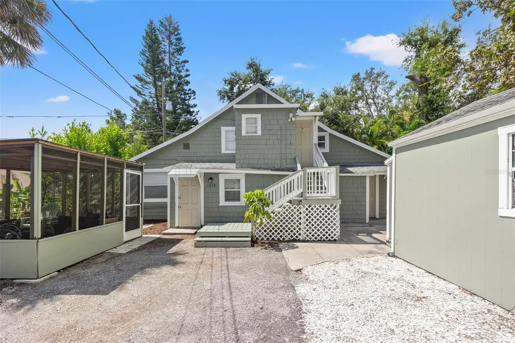 1040 19th Avenue N St Petersburg FL 33704