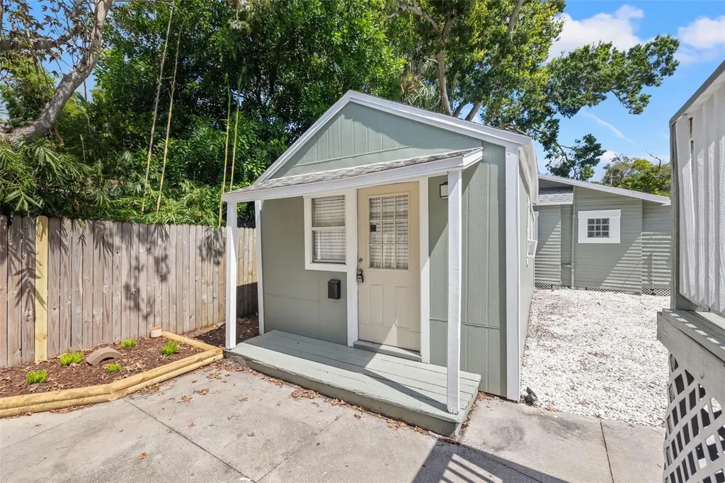 1040 19th Avenue N St Petersburg FL 33704