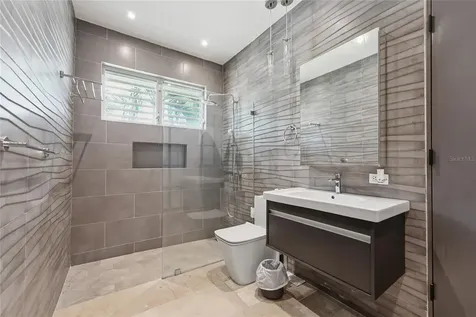154 Calle Violeta San Juan PR 00927