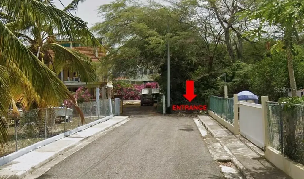 304 Avenida La Parguera Lajas PR 00667