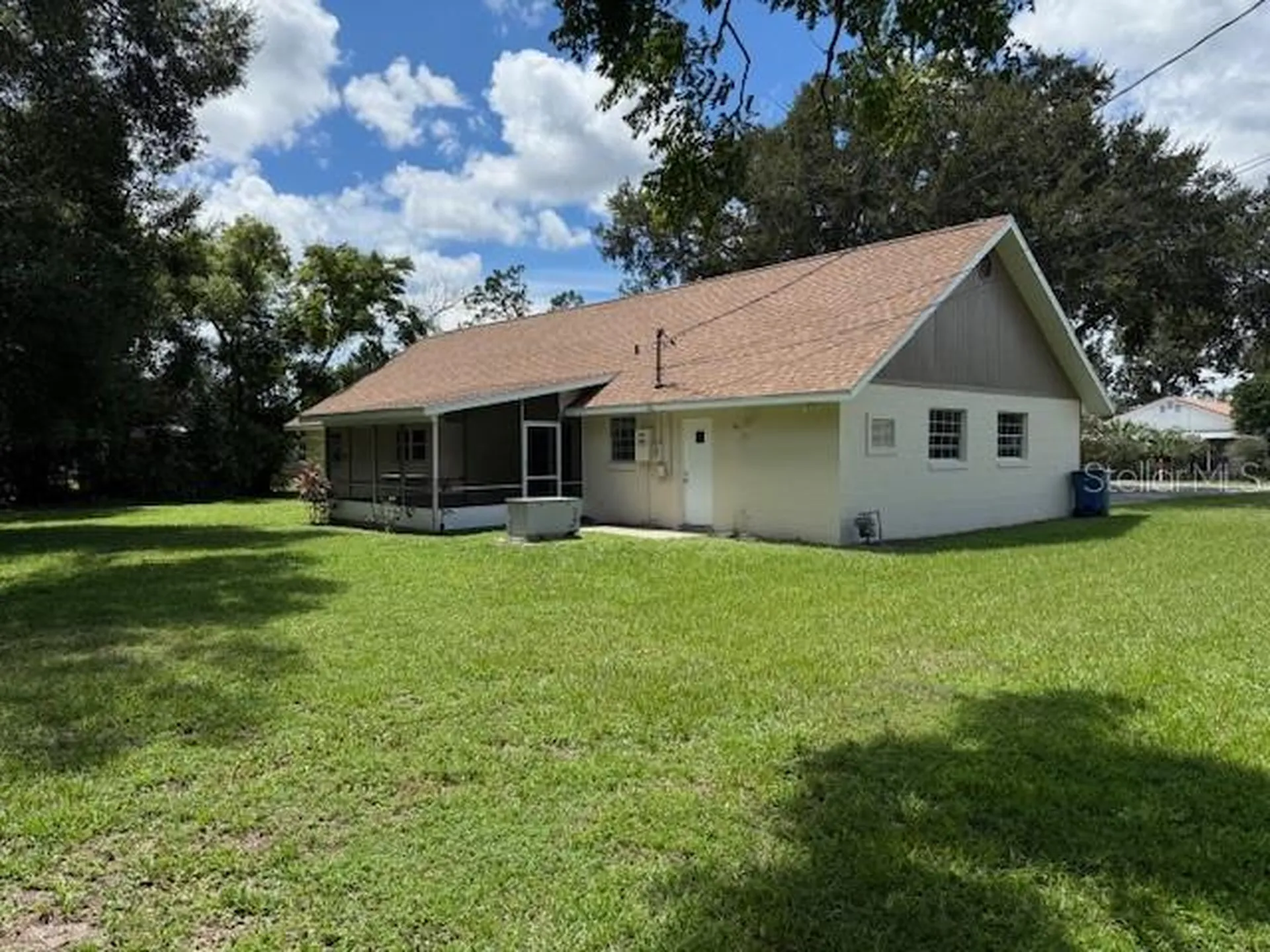 1207 N Amelia Avenue Deland FL 32724