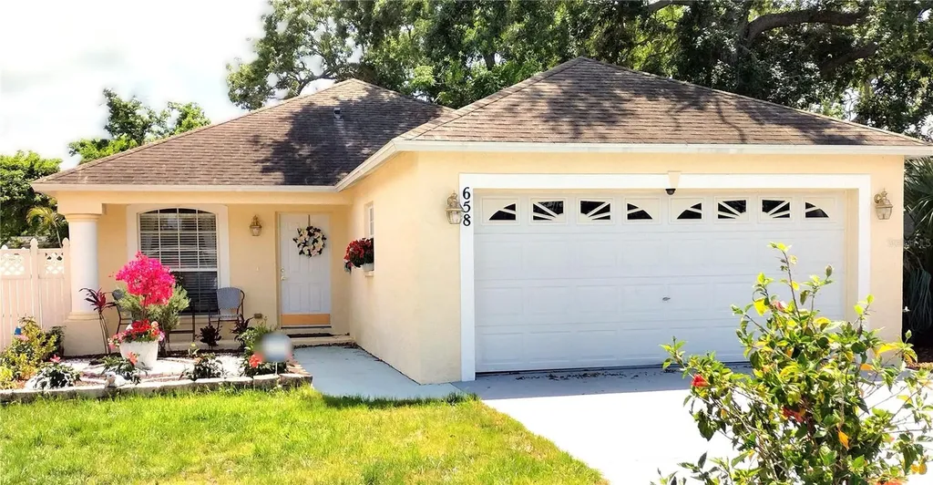 658 63rd Avenue S St Petersburg FL 33705