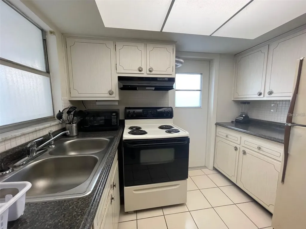 1221 Drew Street Clearwater FL 33755