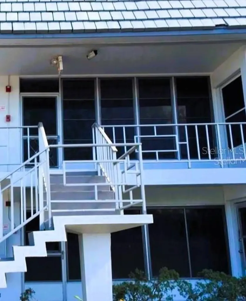 1221 Drew Street Clearwater FL 33755