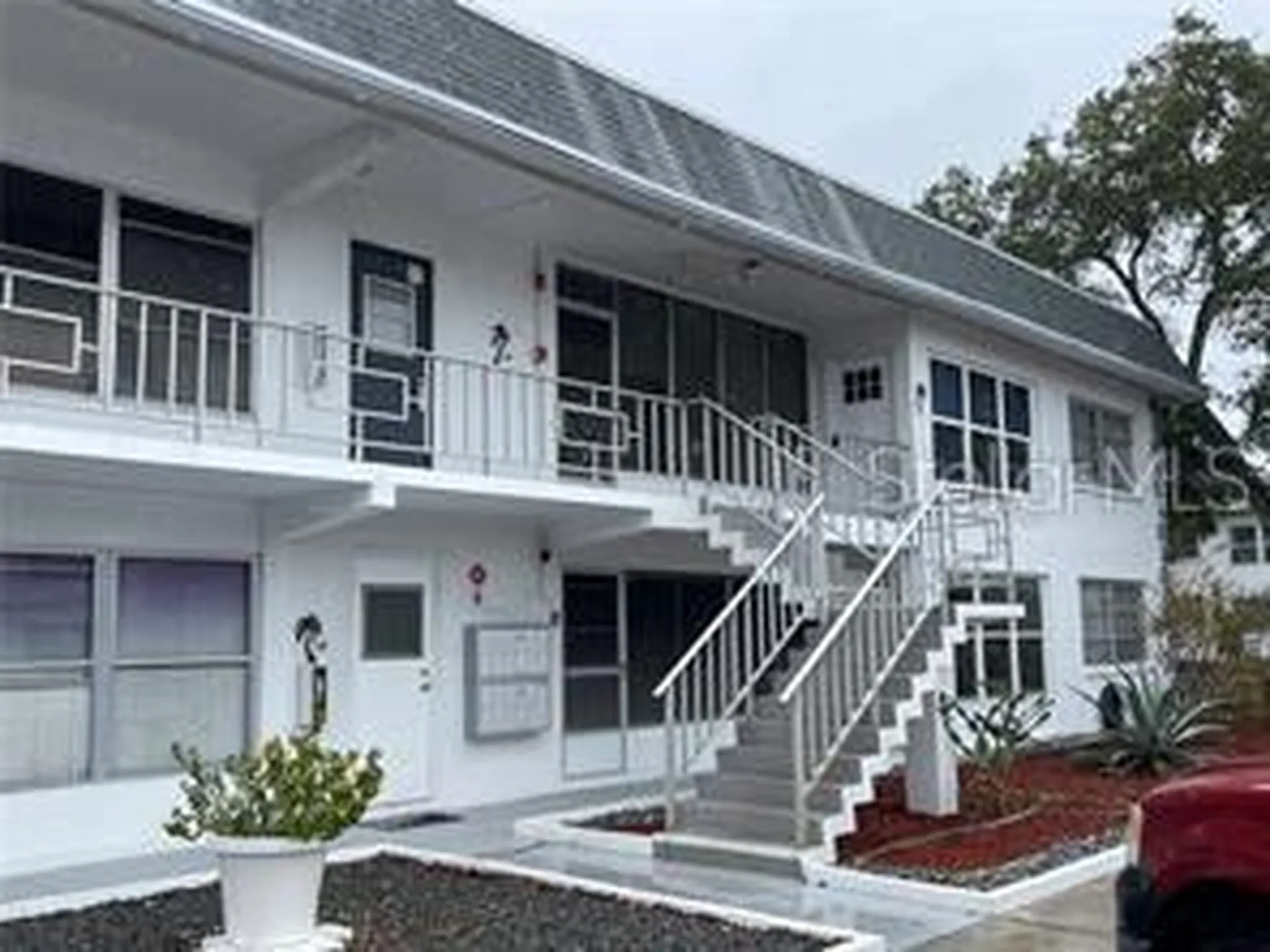 1221 Drew Street Clearwater FL 33755