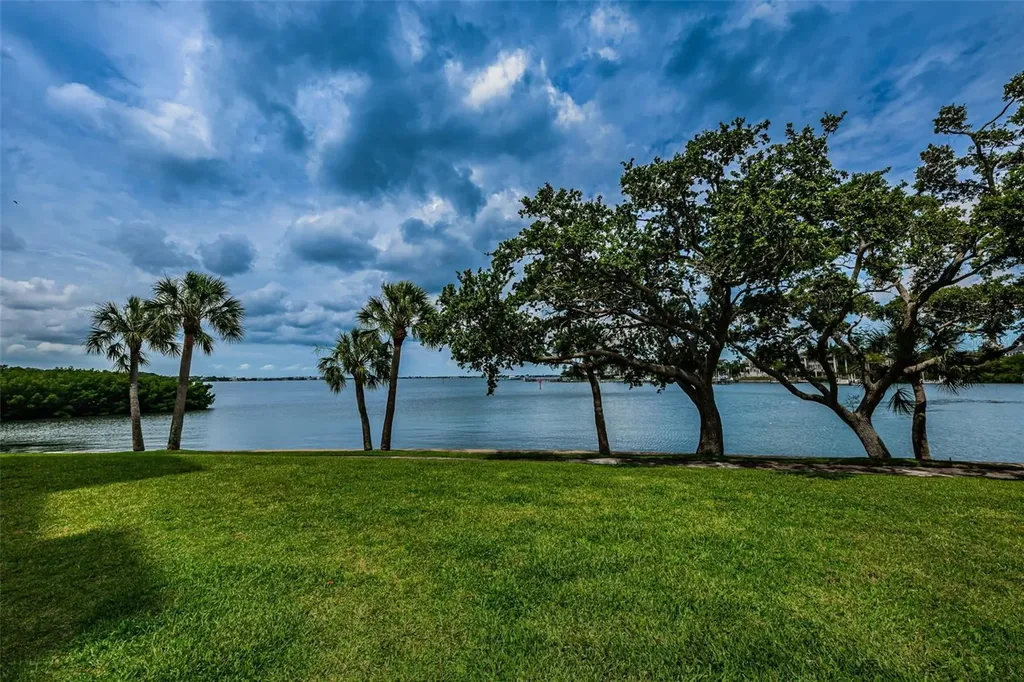 8 Belleview Boulevard Belleair FL 33756