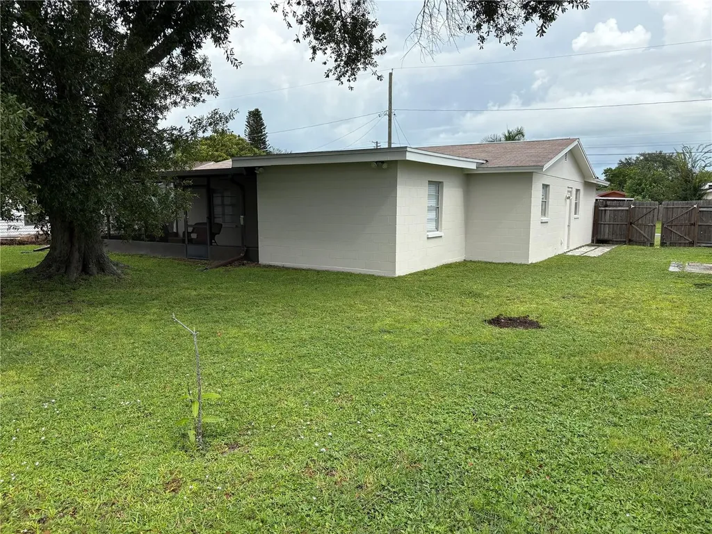 6418 W Paris Street Tampa FL 33634