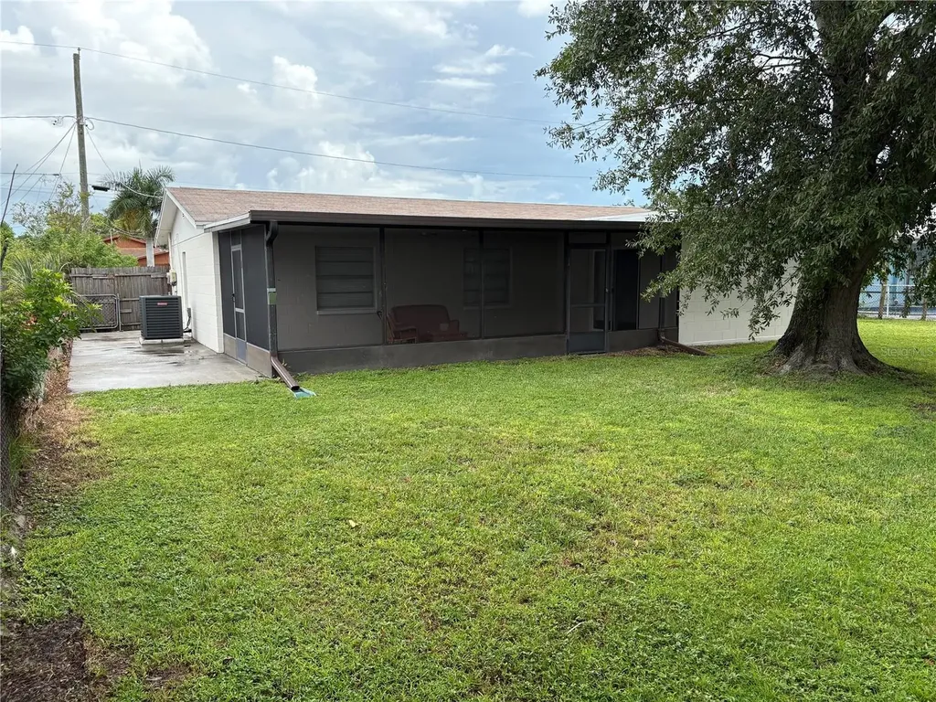 6418 W Paris Street Tampa FL 33634