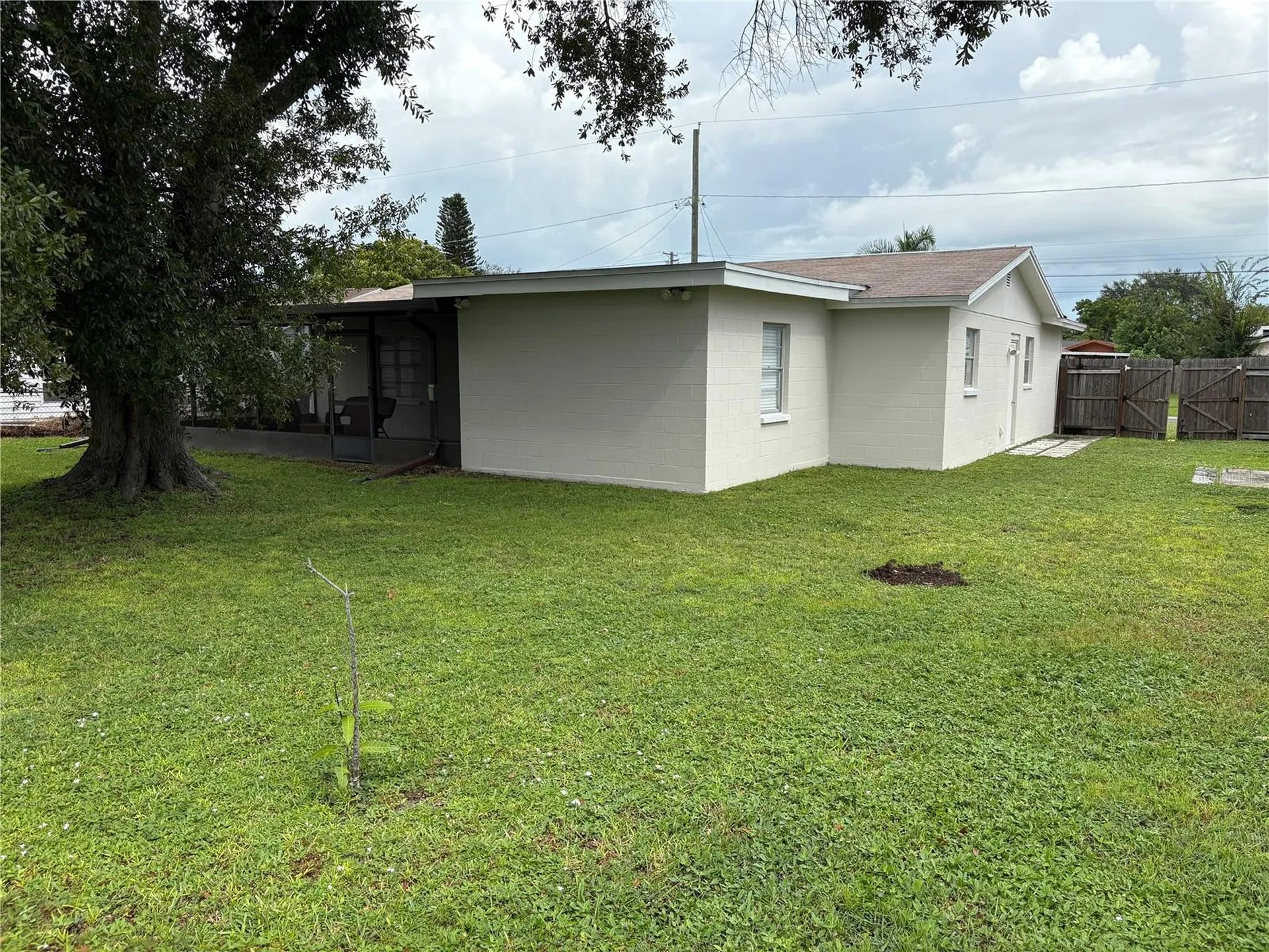 6418 W Paris Street Tampa FL 33634