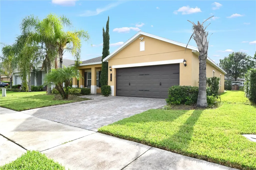 1942 Stillwood Way St Cloud FL 34771
