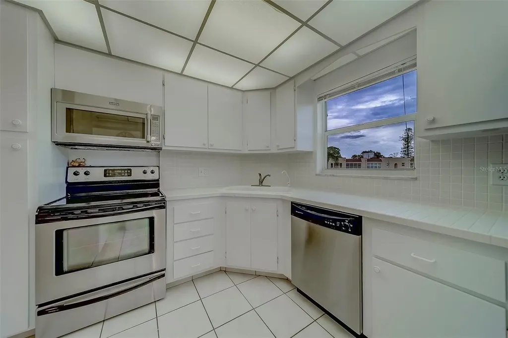 206 Dogwood Circle Seminole FL 33777