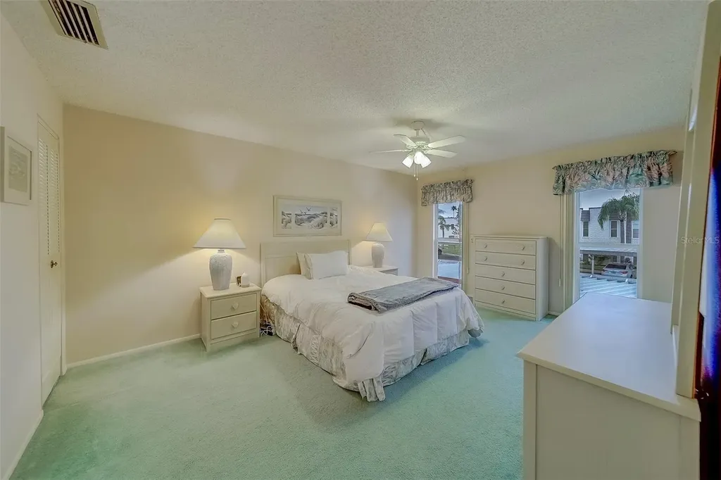 206 Dogwood Circle Seminole FL 33777